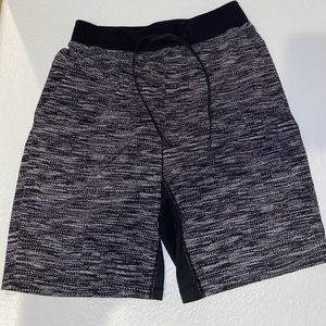 Men’s Lululemon T.H.E. Short 9" 
Linerless shorts